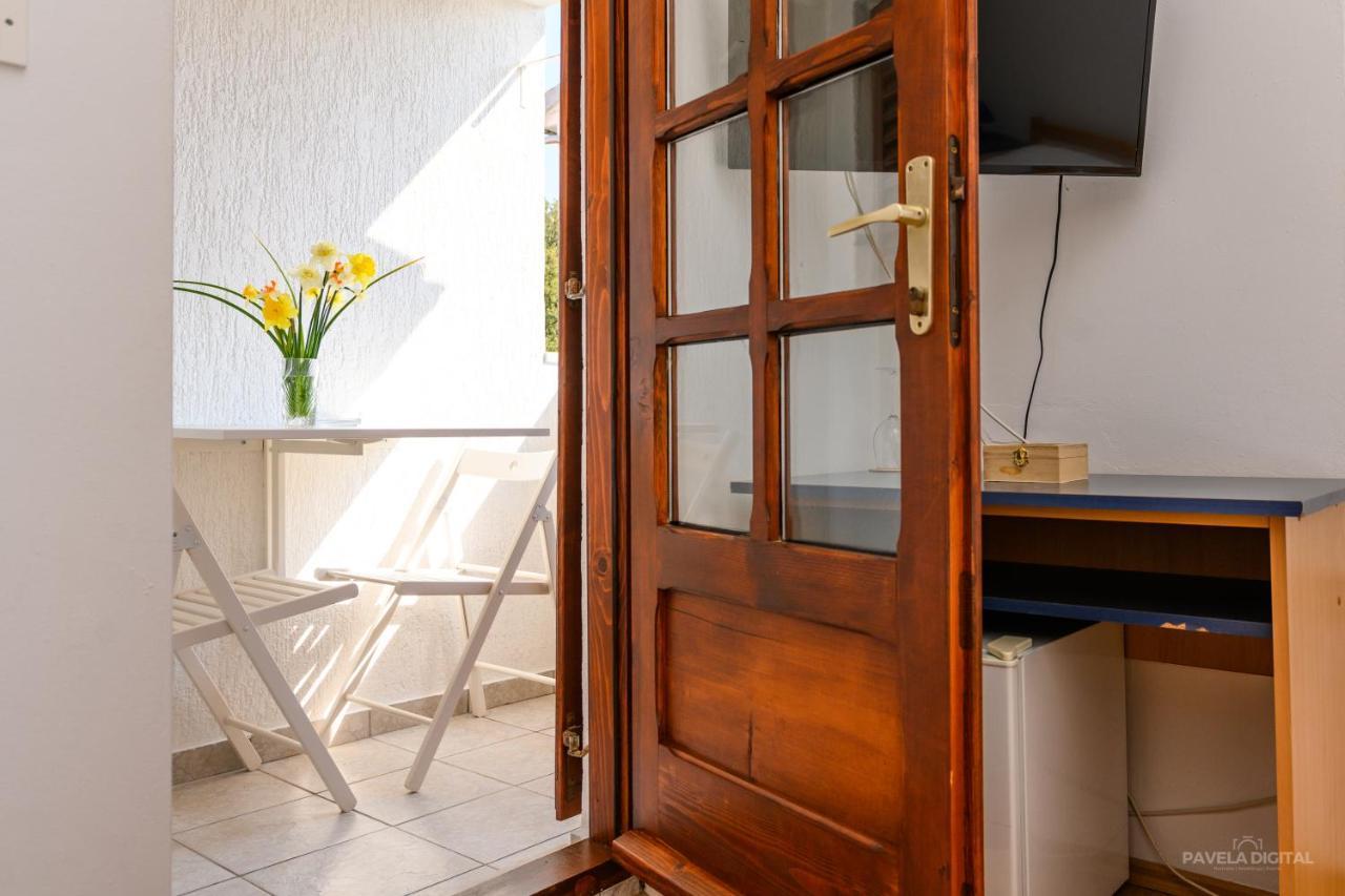 Sobe I Apartman Mareta Miholascica Exterior photo