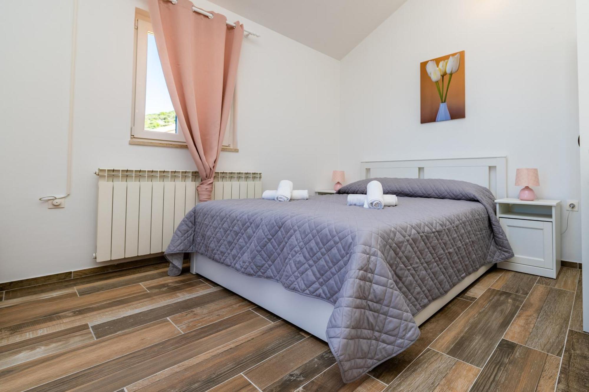 Sobe I Apartman Mareta Miholascica Exterior photo